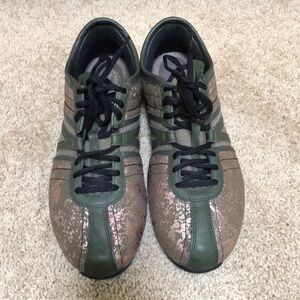 NIKE air Size 9 Olive bronze gold Capri sneakers